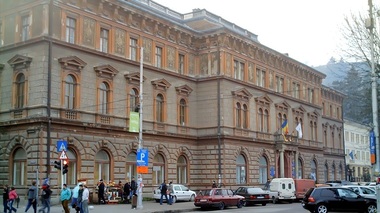 Universitatea Transilvania din Braşov oferă laptopuri, dar şi cazare şi masă gratuite pentru a atrage studenţi de elită