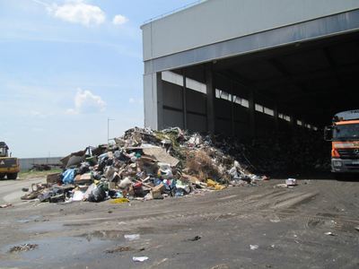 Firma care deţine groapa de gunoi a Sectorului 1 a avut printre clienţi autorităţi locale, spitale, Camera Deputaţilor şi Direcţia de Sănătate Publică