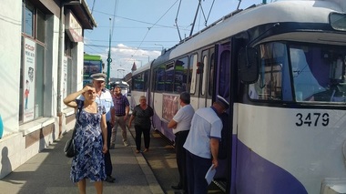 Control la RAT Timişoara, după ce un vatman a leşinat şi a căzut din tramvai, punând în pericol vieţile pasagerilor