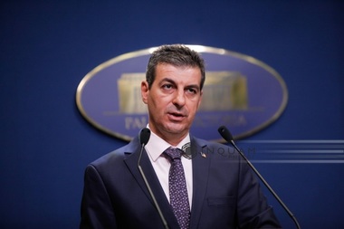 Motoc: Anul acesta vor fi modernizate cele două fregate şi vor fi achiziţionate aeronave F16