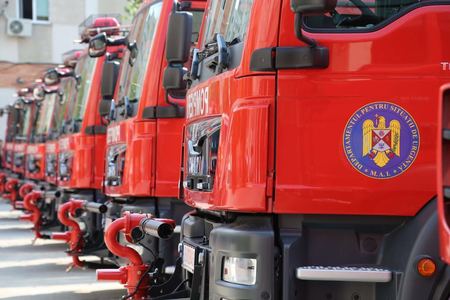 Ambarcaţiuni şi autospeciale de transport noi pentru pompierii de la Inspectoratele pentru Situaţii de Urgenţă
