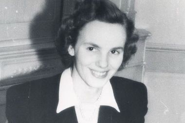 Regina Ana - 92 de fapte în 92 de ani: Era alintată Nane şi era pasionată de pictură; în fiecare casă nouă în care se muta, prima piesă ascultată era Poema română
