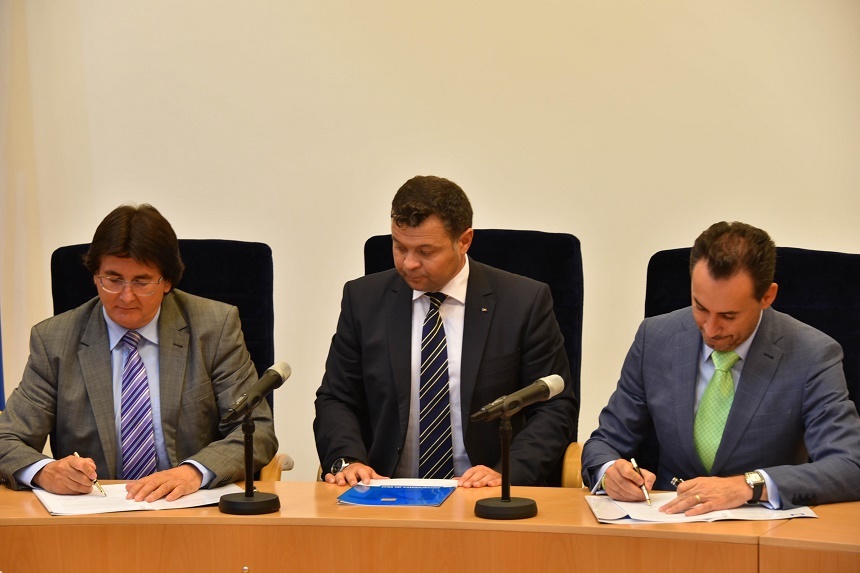 Primarii Aradului şi Timişoarei au semnat o rezoluţie privind dezvoltarea metropolitană comună; ţinţa, creşterea calităţii vieţii