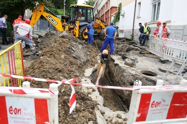 Viceprimar Iaşi: Trei găuri au fost descoperite într-o ţeavă de gaz, la câteva zeci de metri de blocul în care s-a produs explozia