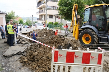 Blocul din Iaşi în care s-a produs explozia nu mai poate fi locuit în perioada următoare; se va stabili dacă poate fi consolidat