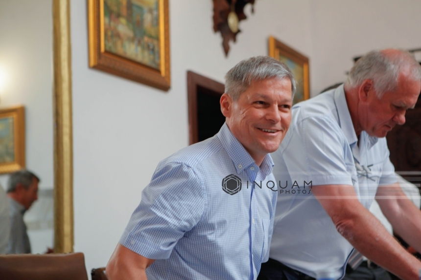 Cioloş, după discuţiile cu fermierii: Nu au cerut mai mulţi bani, ci proceduri mai puţine şi mai clare