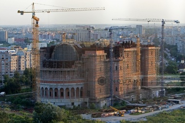 Primăria Capitalei vrea să suplimenteze cu 15 milioane de lei sprijinul pentru lucrările la Catedrala Neamului şi să dea 4,5 milioane de lei Mănăstirii Antim