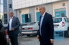 EXCLUSIV: Călin Popescu Tăriceanu şi-a reînnoit permisul de conducere ocolind coada de aproximativ o mie de persoane prin spatele clădirii DRPCIV. Publicul nu a avut acces în clădire în acest timp. FOTO, VIDEO