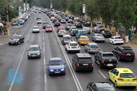 Trafic rutier intens pe Valea Prahovei, coloane de maşini pe ambele sensuri ale DN1