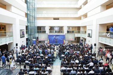 Guvernul lansează două proiecte şi o aplicaţie realizate de participanţii la Programul Oficial de Internship