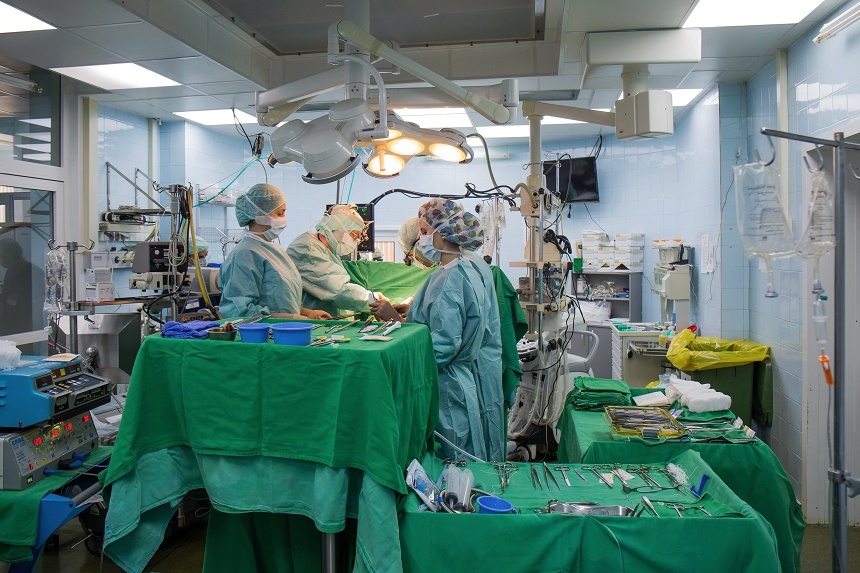 Bebeluş de şapte zile, cu malformaţie cardiacă gravă, operat la Iaşi cu sprijinul unor specialişti din Italia şi Germania