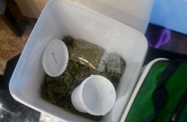 Acuzaţii de trafic şi consum de droguri în unităţi militare. Trei angajaţi MApN au fost reţinuţi de DIICOT