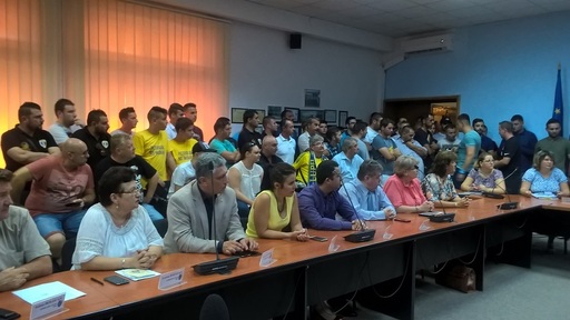 Şedinţa în care CL Ploieşti trebuia să discute transmiterea mărcii Petrolul Ploieşti unei asociaţii, boicotată de PSD, ALDE şi PMP - VIDEO