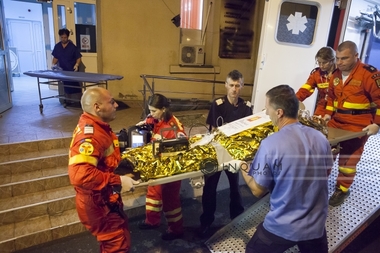 Spitalul Bagdasar: Bărbatul rănit din explozia de la Petromidia are arsuri de căi respiratorii şi rămâne intubat