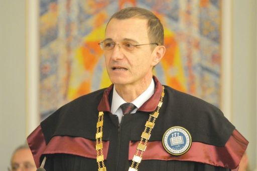 Rectorul Universităţii ”Babeş Bolyai”: Oamenii lipsiţi de cultură generală, capabili să rezolve doar probleme limitate, alcătuiesc generaţia Google, Facebook, SMS