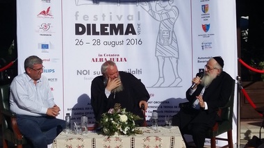 Rabinul şef al comunităţilor evreieşti din România: Am prieteni musulmani pe Facebook a căror atitudine politică este foarte deschisă şi democratică