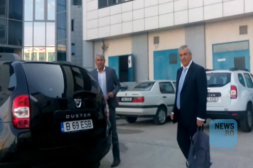 EXCLUSIV: Trei ofiţeri ai Serviciului de Permise şi Înmatriculări Bucureşti, cercetaţi administrativ pentru că i-au permis un tratament preferenţial lui Tăriceanu - surse