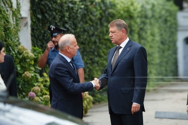 Iohannis: România poate trimite sprijin logistic şi persoane calificate pentru a ajuta autorităţile italiene