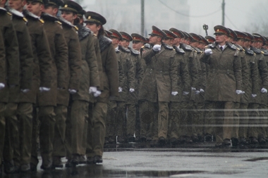 MApN nu va mai aloca locuri distincte pentru femei şi pentru bărbaţi în şcolile militare după ce Armata a fost sancţionată de CNCD