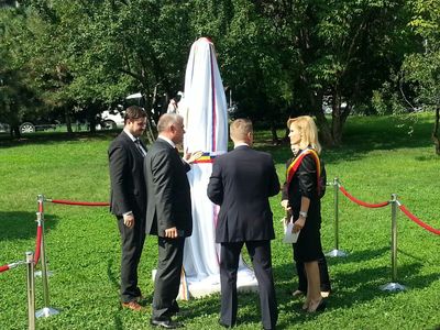 Firea: Doar pentru soclul statuii lui Alexander Dubcek, Direcţia Monumente a venit cu un deviz de 50.000 de euro