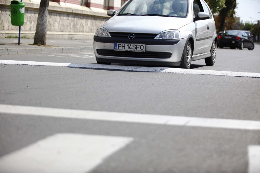Buzău: Un consilier cere Poliţiei lămuriri cu privire la amplasarea unor limitatoare de viteză în apropierea şcolilor - FOTO