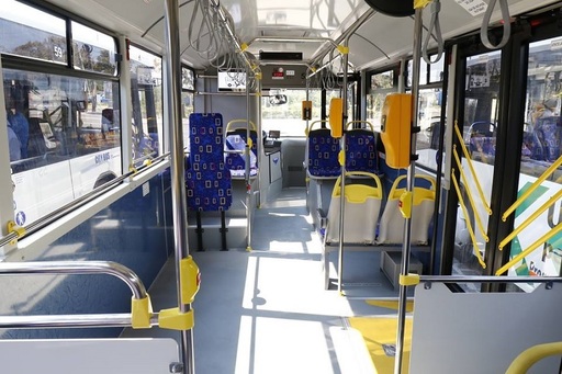 Opt autobuze noi, cu aer condiţionat şi sistem video, recepţionate de Primăria Iaşi; unele autobuze ale Regiei de Transport, vechi de zeci de ani