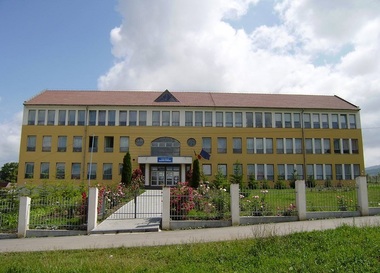 Liceul din Harghita inclus în programul pilot nu poate oferi o masă caldă elevilor. Director: E necesară, dar nu avem cantină, personal şi nici fonduri