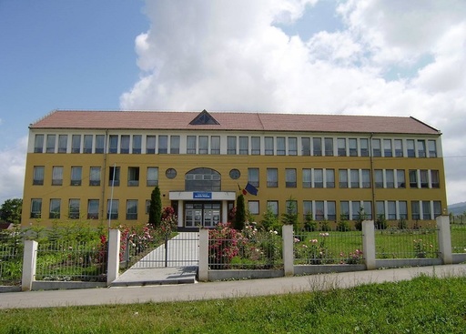 Liceul din Harghita inclus în programul pilot nu poate oferi o masă caldă elevilor. Director: E necesară, dar nu avem cantină, personal şi nici fonduri