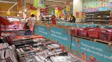 REPORTAJ - Cât îi costă pe părinţi pregătirea copiilor pentru noul an şcolar: Învăţământul nu este gratuit