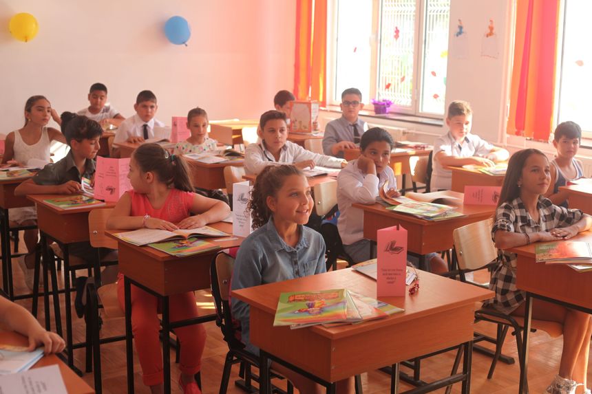 (P) 300 de copii din sectorul 5 învaţă de astăzi într-o şcoală la standarde europene