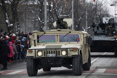 Armata cumpără între 40 şi 286 de autoturisme de teren blindate în valoare maximă de aproximativ 82 de milioane de euro