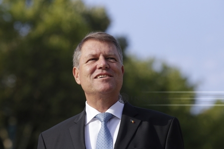 Iohannis le-a ţinut elevilor din Câmpulung o lecţie de istorie pe tema proiectelor de ţară: ”Viitorul sunteţi voi”