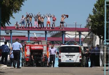 Sindicaliştii din penitenciare îi cer ministrului Justiţiei să se întâlnească cu ei înainte de a începe protestele