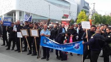 Şi salariaţii penitenciarelor Craiova şi Dr. Turnu Severin protestează: Prună nu mai reprezintă interesele angajaţilor, ci interesele de grup ale colegilor tehnocraţi