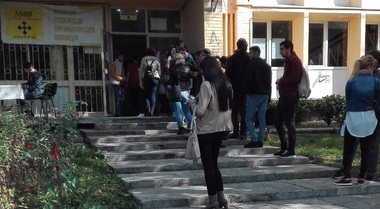 REPORTAJ - Înghesuială la cazările în căminele studenţeşti: "Îţi faci prieteni şi înveţi să supravieţuieşti cu un borcan de zacuscă pe săptămână"