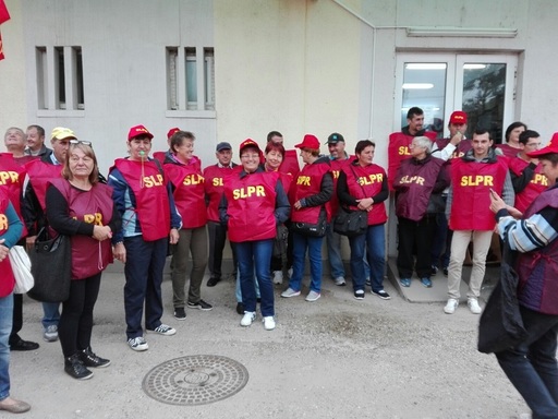 Peste 100 de poştaşi din Alba Iulia şi Blaj au întrerupt lucrul în semn de protest, cerând salarii mai mari