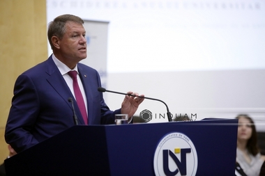 Iohannis: Actualul sistem de învăţământ preuniversitar îi minte pe elevi şi pe părinţi, trebuie reconstruit din temelii