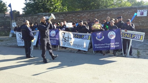 Protest la Penitenciarul Târgşor; aproximativ 50 de angajaţi au cerut demisia Guvernului şi a directorului ANP