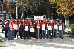 Proteste ale poştaşilor la Buzău şi Ploieşti: ”Sunt mulţumit deoarece nu voi primi creştere salarială iar conducerea CNPR a primit bonusuri de performanţă!!!”