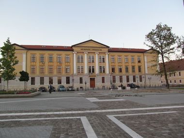 Zece universităţi din România cer salarizare unitară în învăţământul universitar, după performanţă, şi nu exclusiv după funcţie
