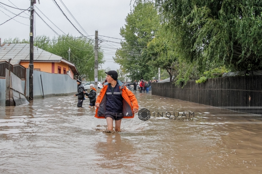Galaţi: Peste o mie de persoane evacuate în ultimele 24 de ore, din cauza inundaţiilor - GALERIE FOTO