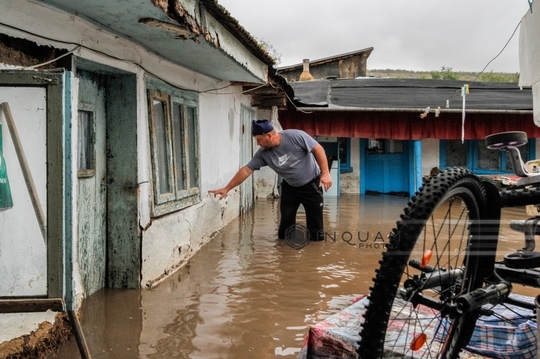 Persoane evacuate din cauza inundaţiilor (Foto: Inquam Photos / Ovidiu Iordachi)