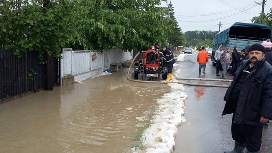Vaslui: Cele 50 de persoane care şi-au părăsit casele în urma inundaţiilor au revenit la domicilii