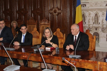 Noul prefect de Galaţi, Gabriel Panaitescu, instalat în funcţie: Acum discutăm de inundaţii, după care discutăm de alegeri