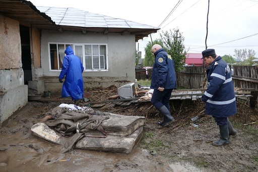 Ministrul Afacerilor Interne: Casele de la Galaţi sunt construite pe acelaşi amplasament inundat şi în 2013. E păcat că nu am învăţat această lecţie