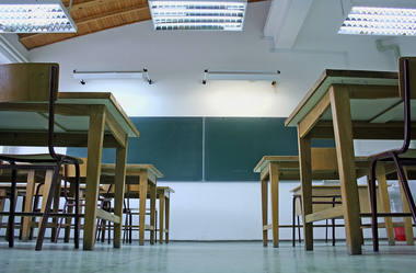 Părinţii elevilor din Piteşti care au refuzat să intre la ore alături de un coleg cu ADHD, reclamaţi de un ONG pentru şantaj şi incitare la discriminare