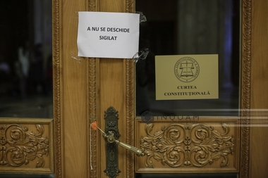 Curtea Constituţională a admis unele sesizări privind Legea dării în plată