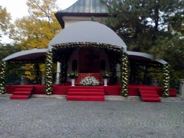 Peste 2.000 de oameni au luat parte la o procesiune închinată Sfântului Mare Mucenic Dimitrie, ocrotitorul Craiovei