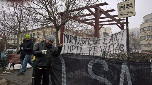 Un an de la tragedia din Colectiv - Cristian Matei: Am început să filmez când a izbucnit focul, pentru că mi se părea o ştire. Şi a fost într-adevăr o ştire. După Colectiv, e ca înainte. Lumea preferă să dea un like pe Facebook. VIDEO