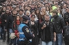 Aproximativ 5.000 de persoane au participat la marşul tăcerii dedicat victimelor incendiului din Colectiv. Deasupra clubului Colectiv au fost eliberate 64 de baloane. UPDATE, FOTO. VIDEO
